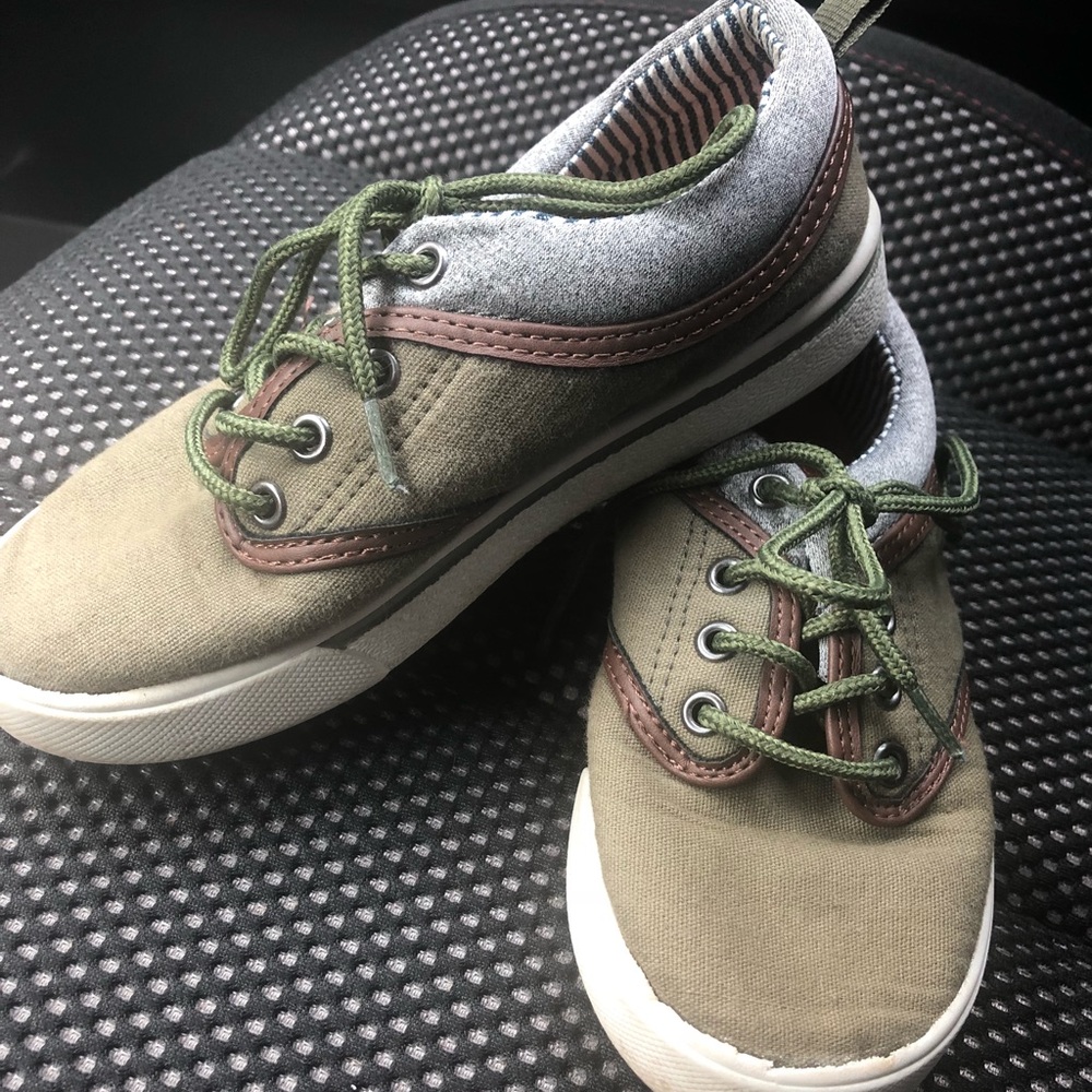 Boys boat shoes💙
